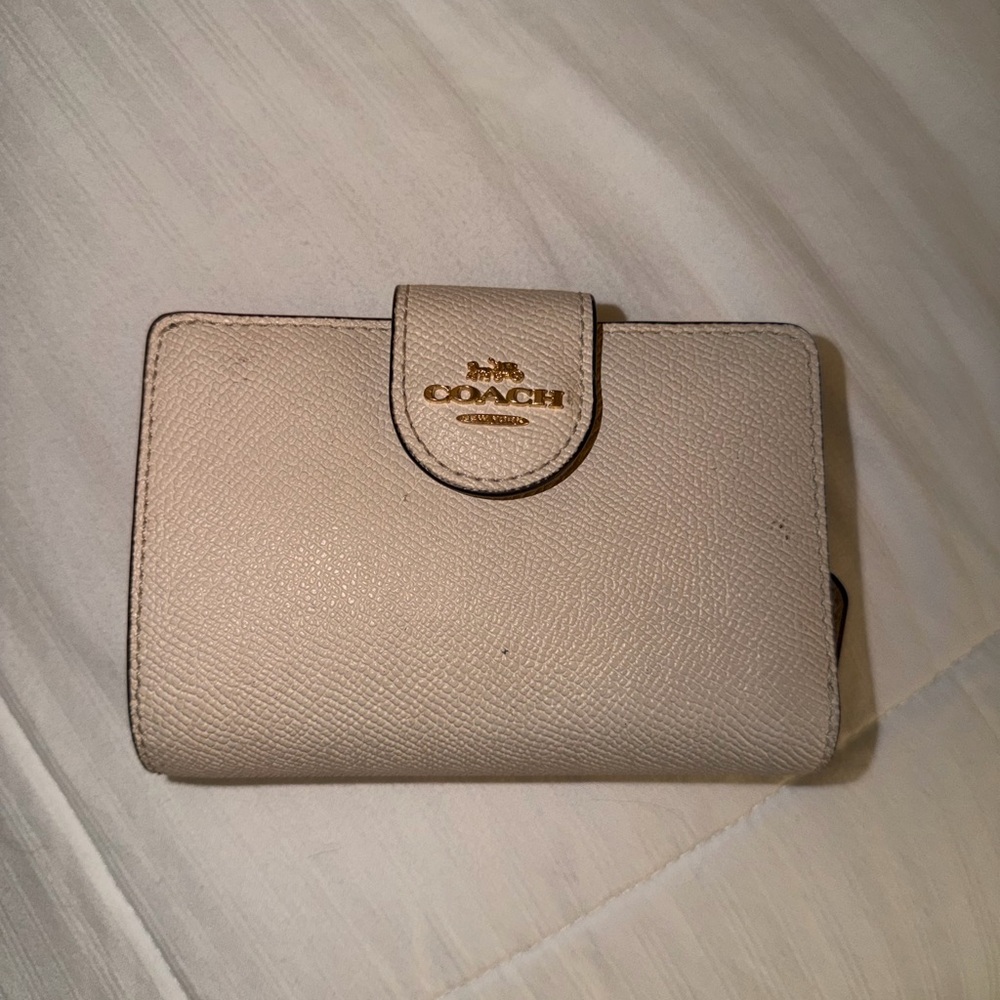COACH Cream/Tan Pebbled Leather Snap Wallet with Gold Logo